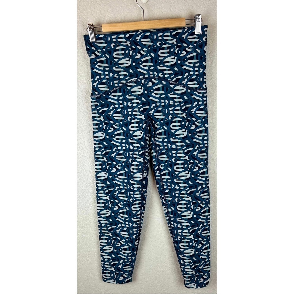 Spanx by Sara Blakely Cropped Leggings with Abstract Pattern Print, size Large
